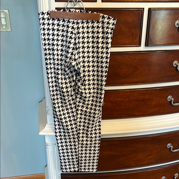 Workout Black and White Houndstooth Leggings Bold Retro Style - Picture 2 of 4